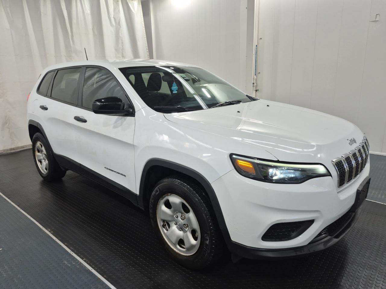 2022 Jeep Cherokee Sport Photo