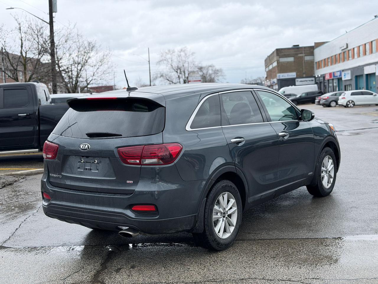 2020 Kia Sorento LX Photo3