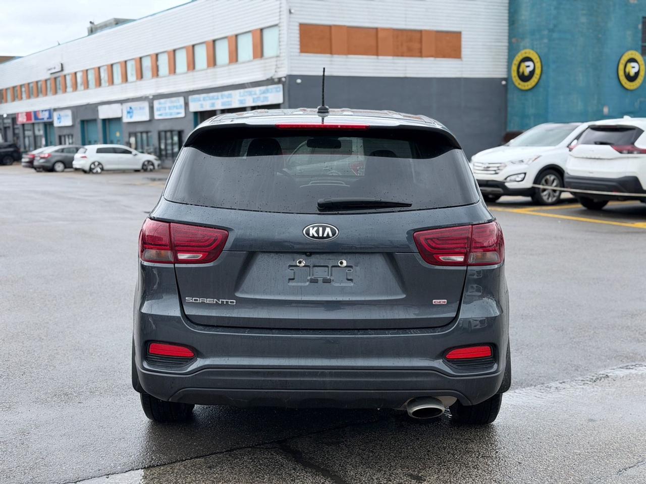 2020 Kia Sorento LX Photo4