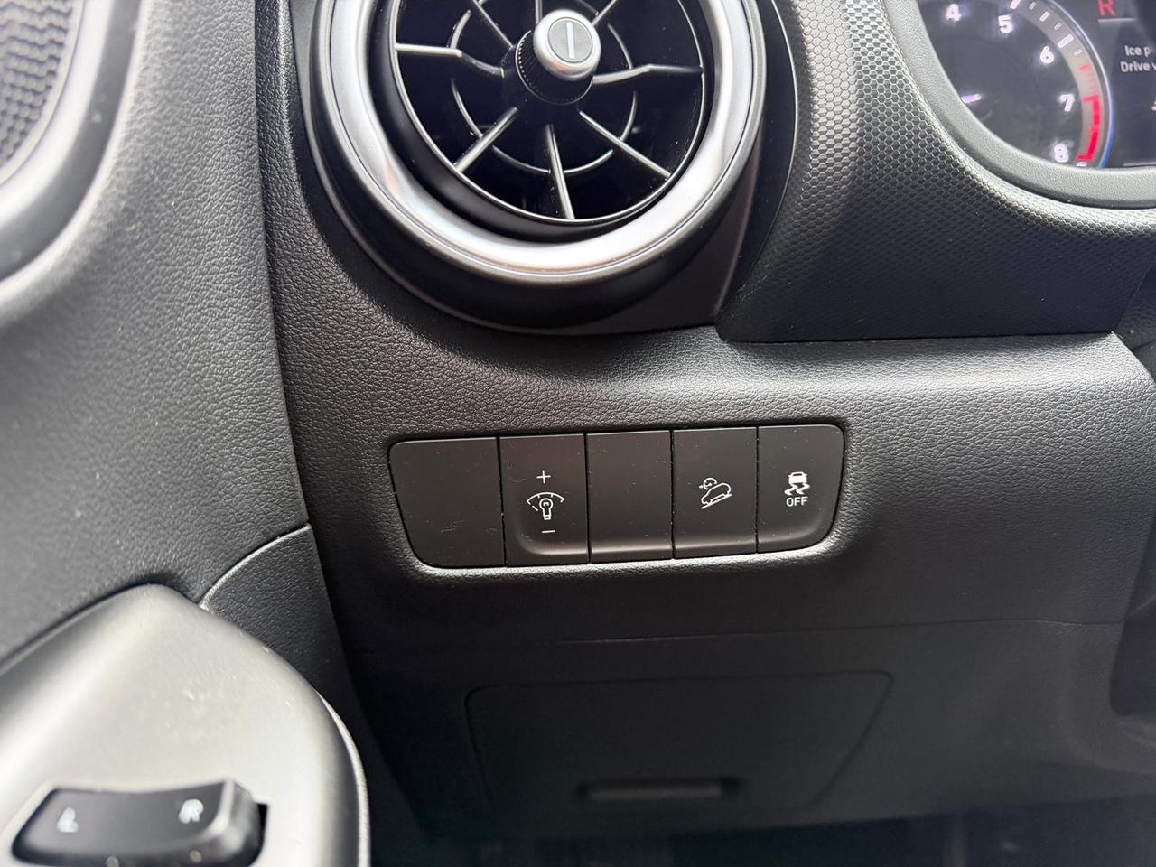 2022 Hyundai KONA SE Photo