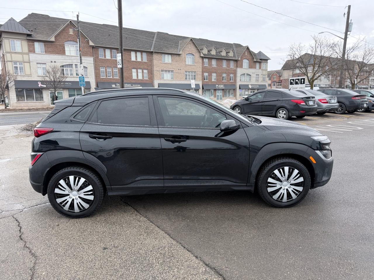 2022 Hyundai KONA SE Photo