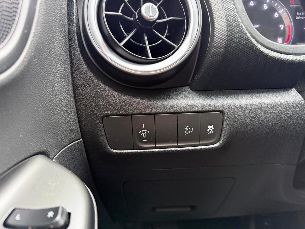 2022 Hyundai KONA SE Photo