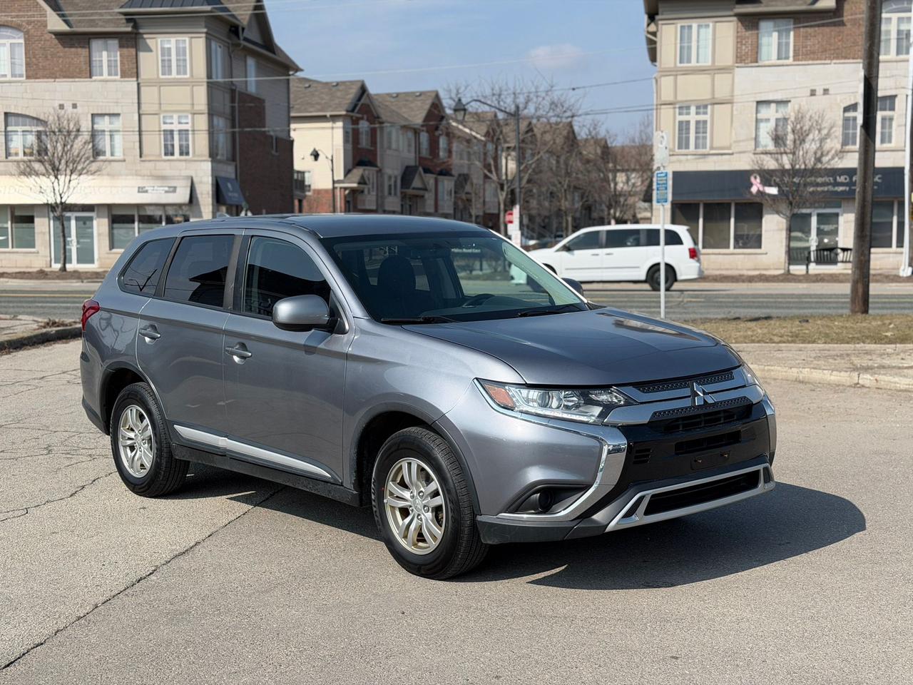 2019 Mitsubishi Outlander ES Photo