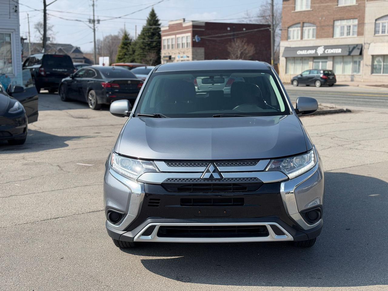 2019 Mitsubishi Outlander ES Photo4