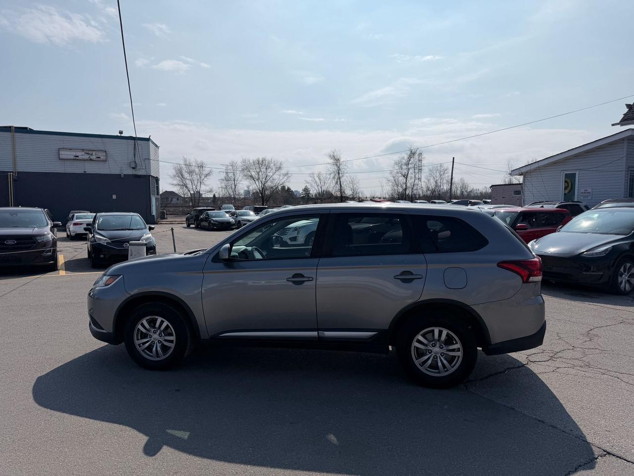 2019 Mitsubishi Outlander ES Photo