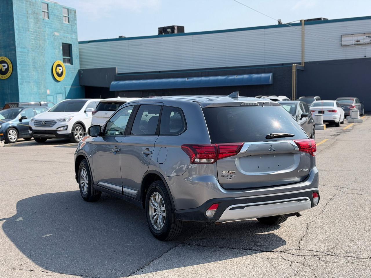 2019 Mitsubishi Outlander ES Photo