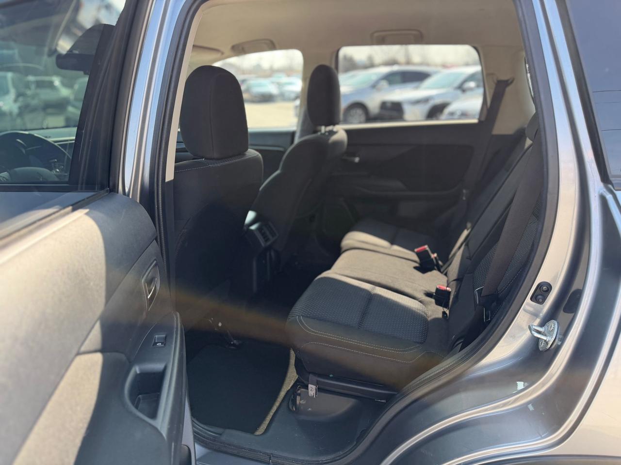 2019 Mitsubishi Outlander ES Photo