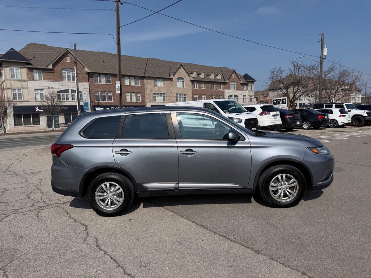 2019 Mitsubishi Outlander ES Photo