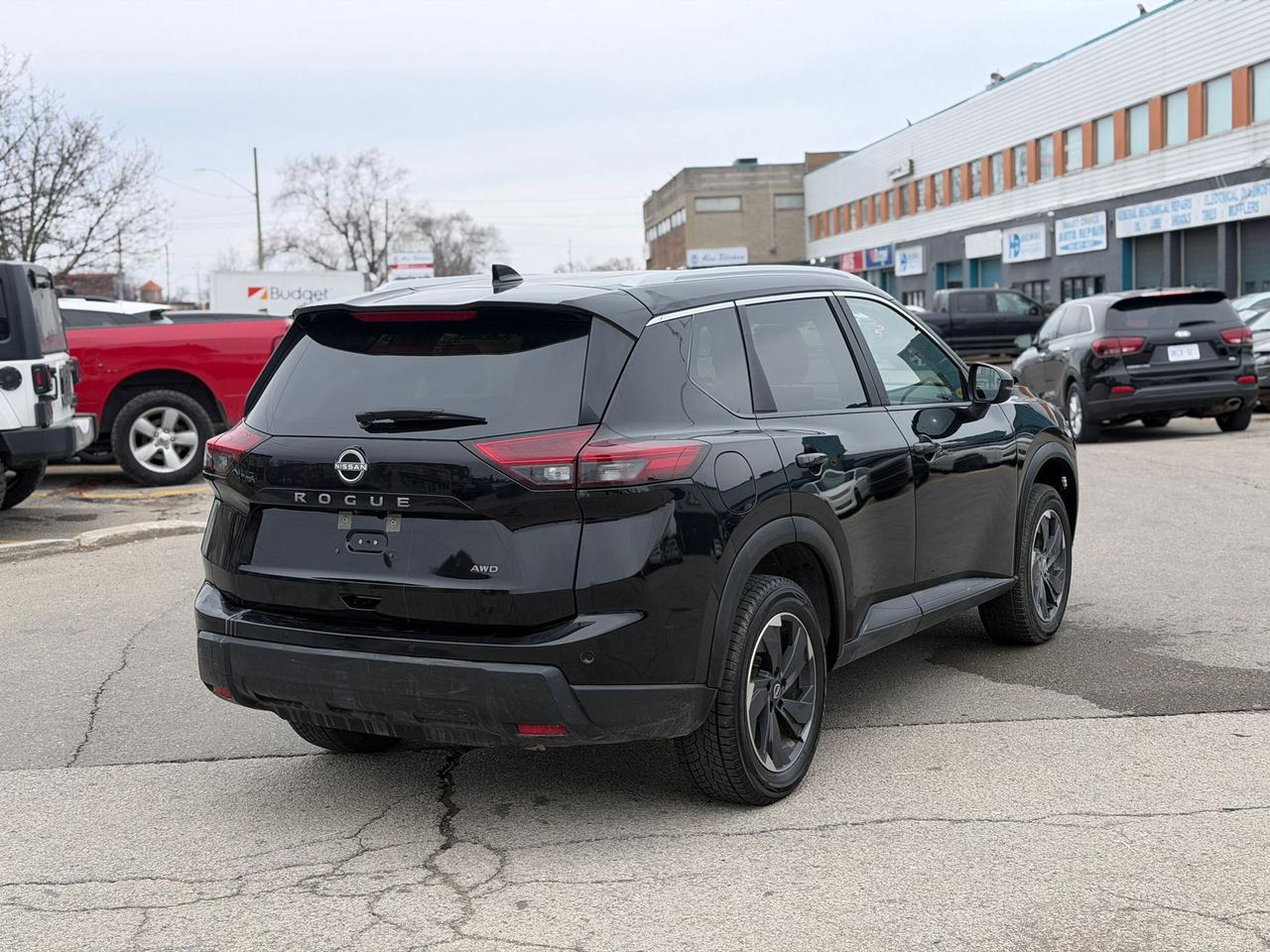 2025 Nissan Rogue SV Photo3