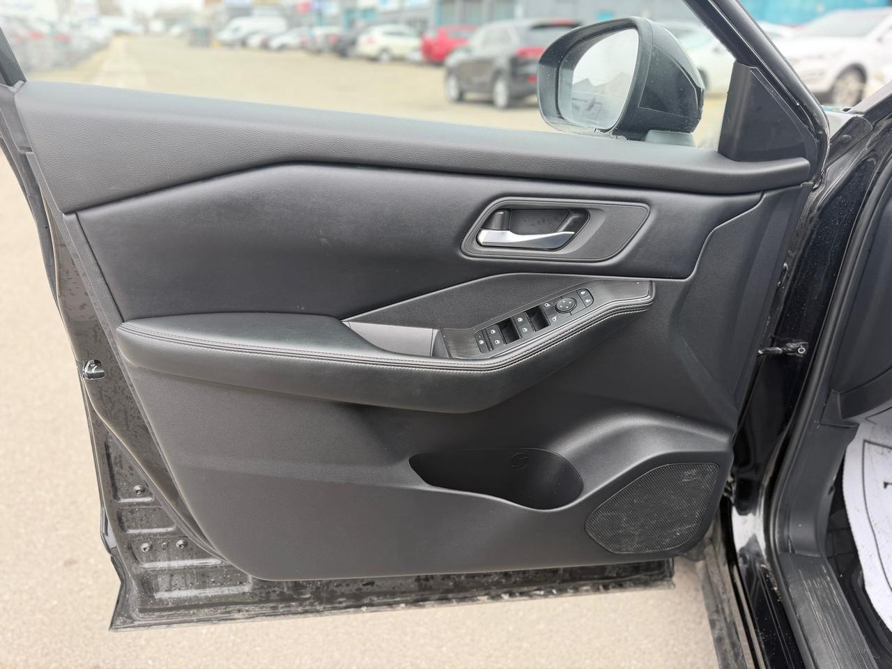 2025 Nissan Rogue SV Photo