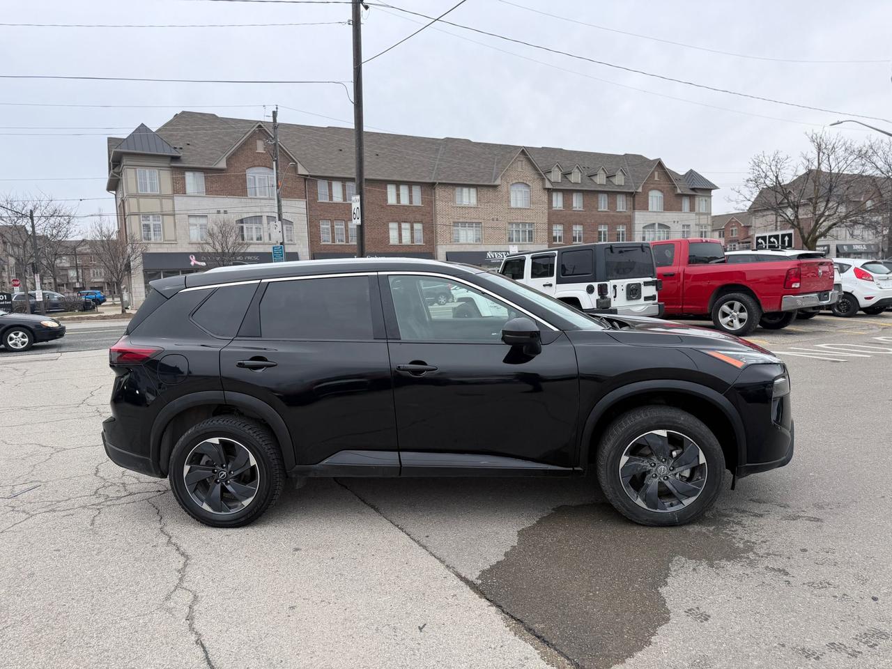 2025 Nissan Rogue SV Photo