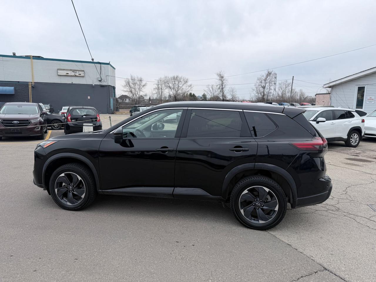 2025 Nissan Rogue SV Photo