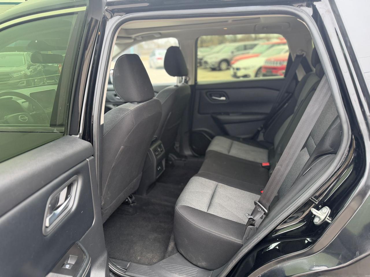 2025 Nissan Rogue SV Photo