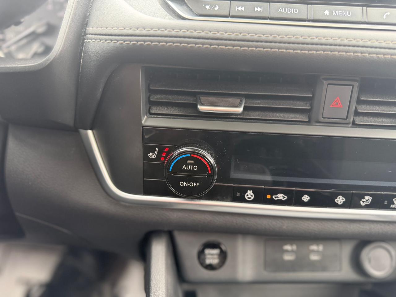 2025 Nissan Rogue SV Photo