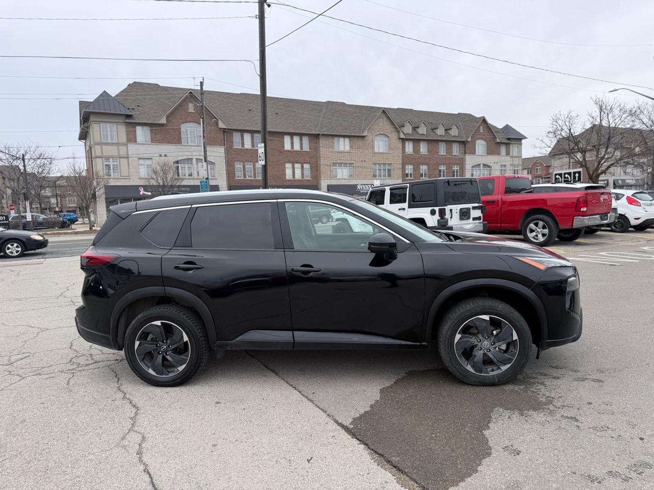 2025 Nissan Rogue SV Photo