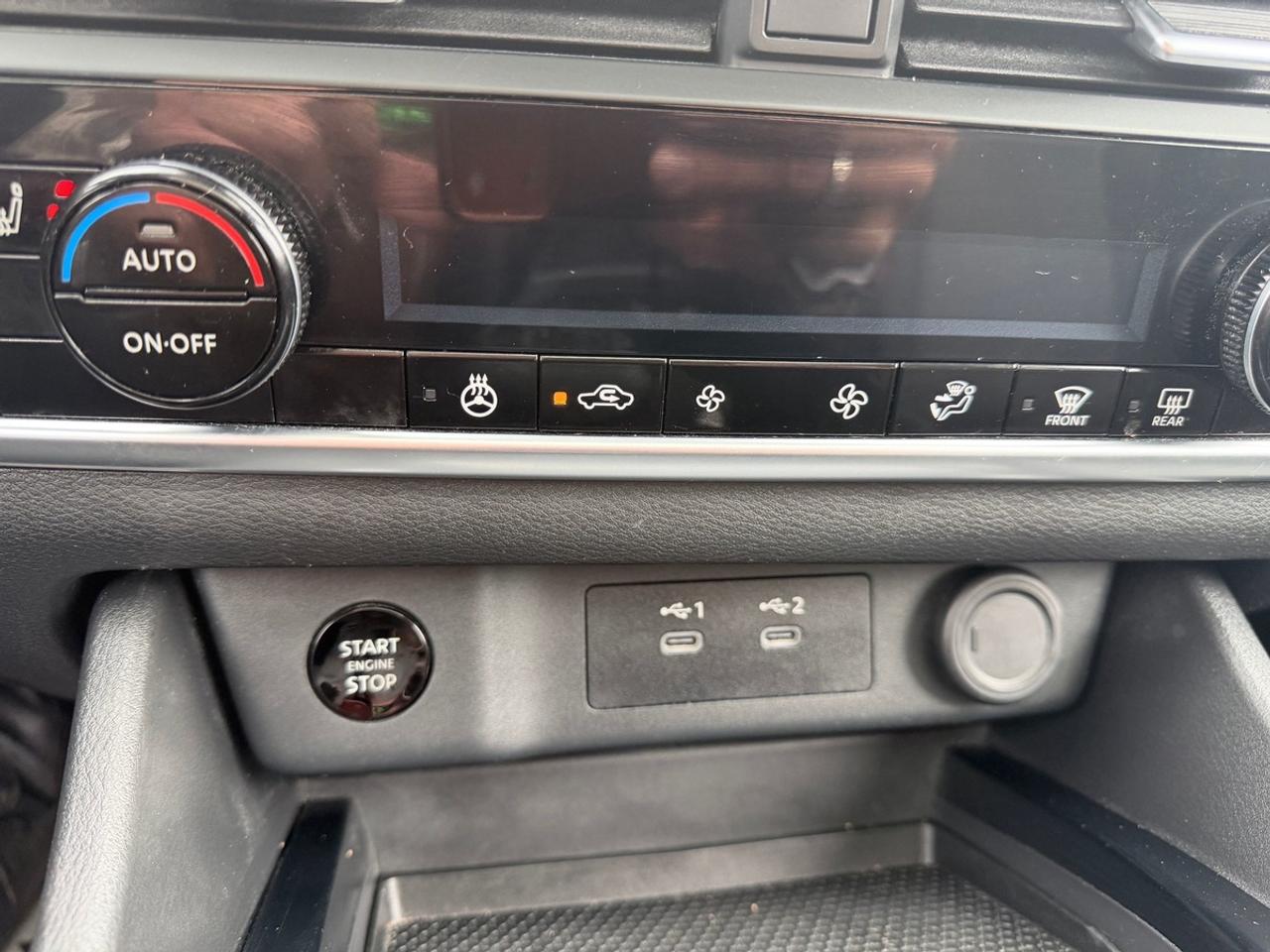 2025 Nissan Rogue SV Photo