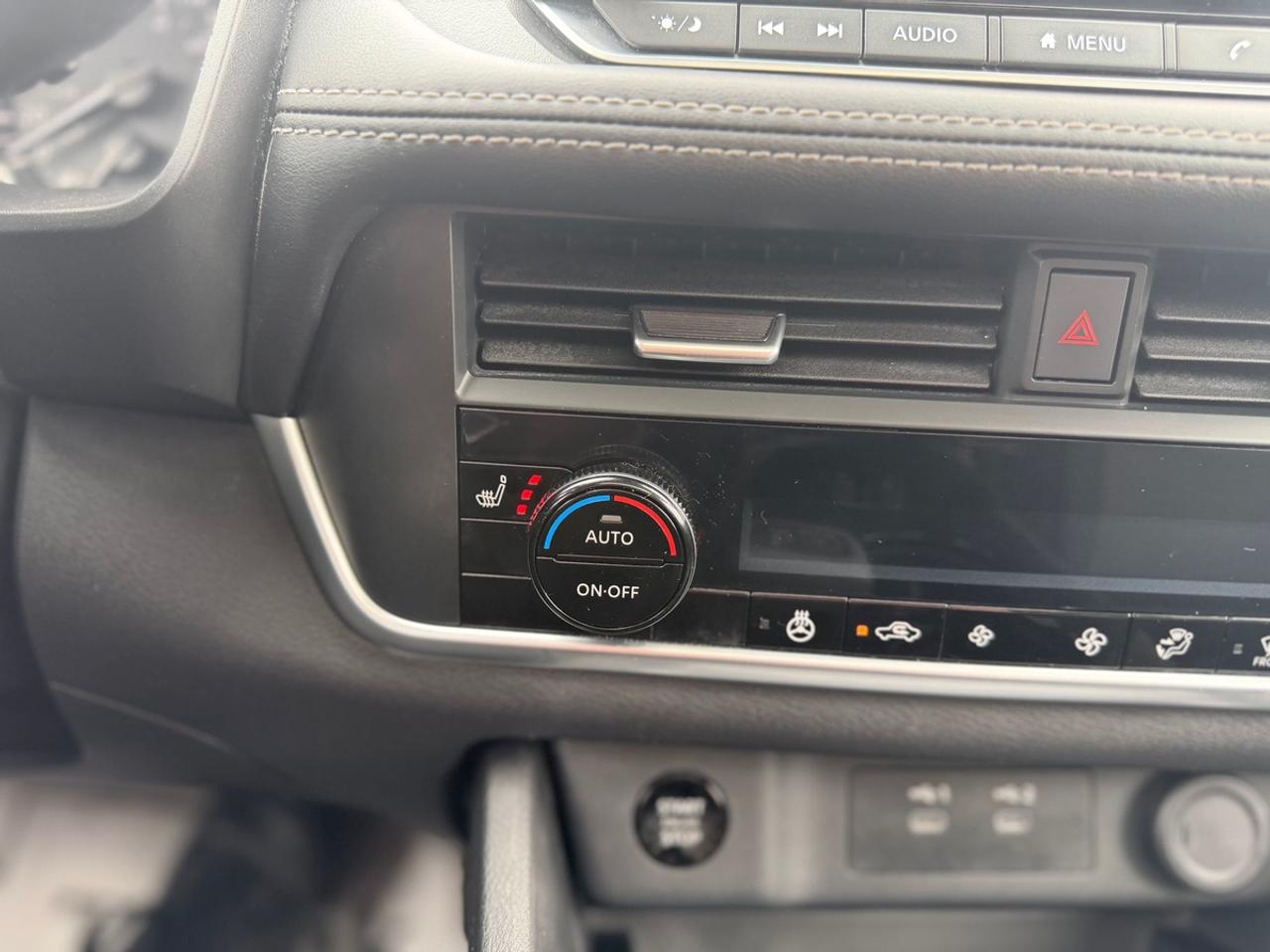 2025 Nissan Rogue SV Photo