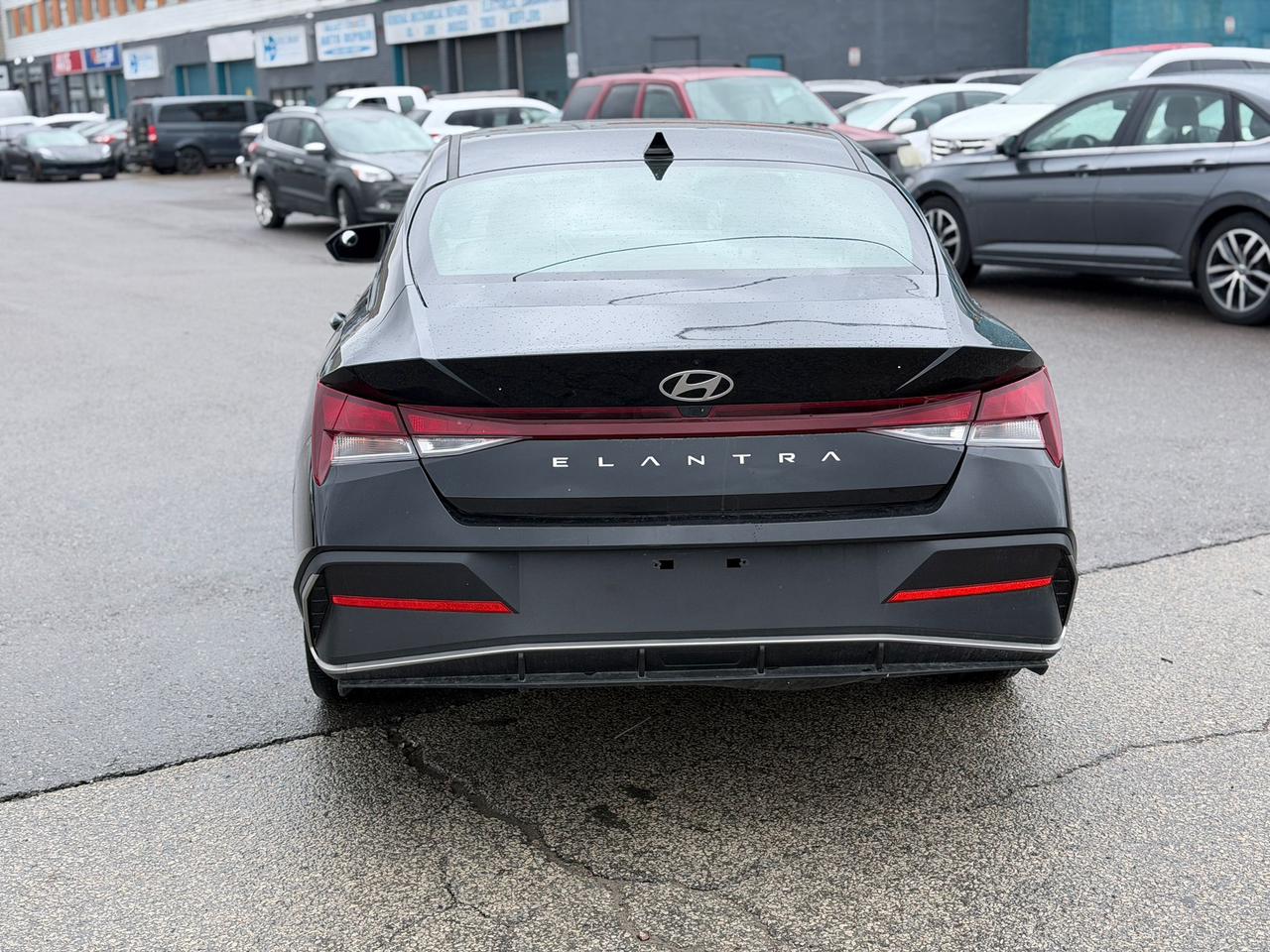 2024 Hyundai Elantra SEL Photo2