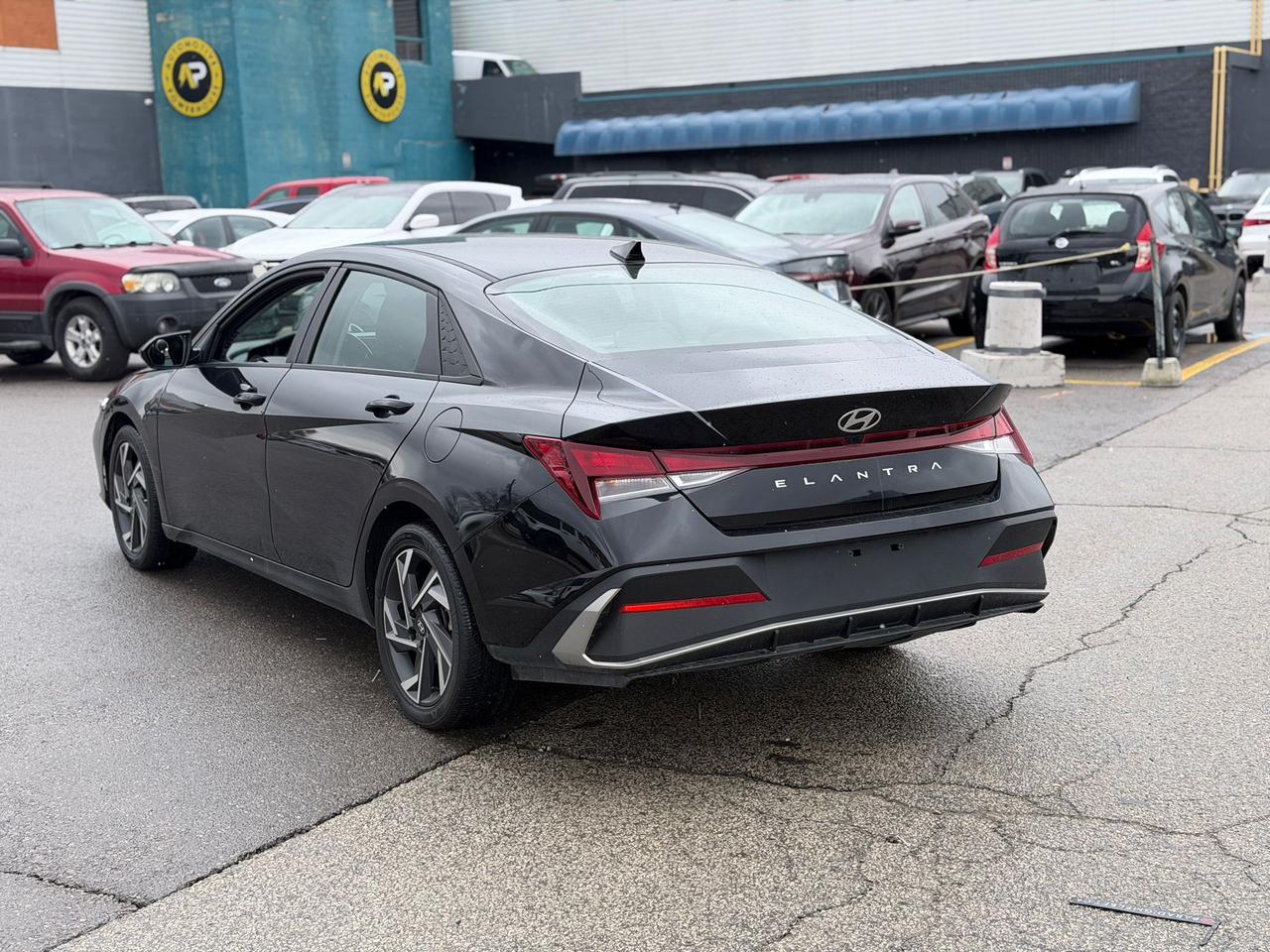 2024 Hyundai Elantra SEL Photo4