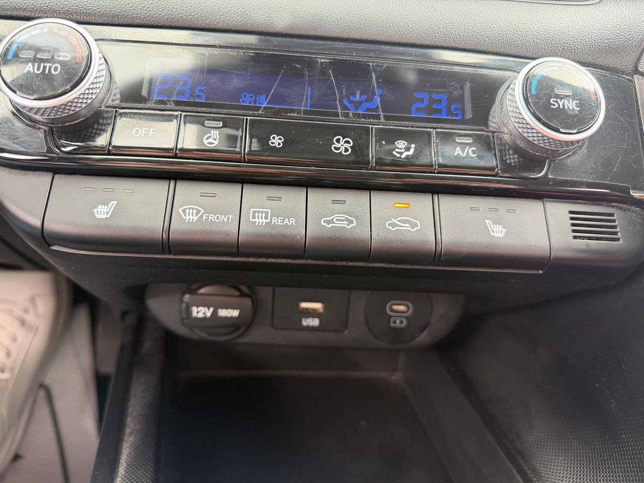 2024 Hyundai Elantra SEL Photo