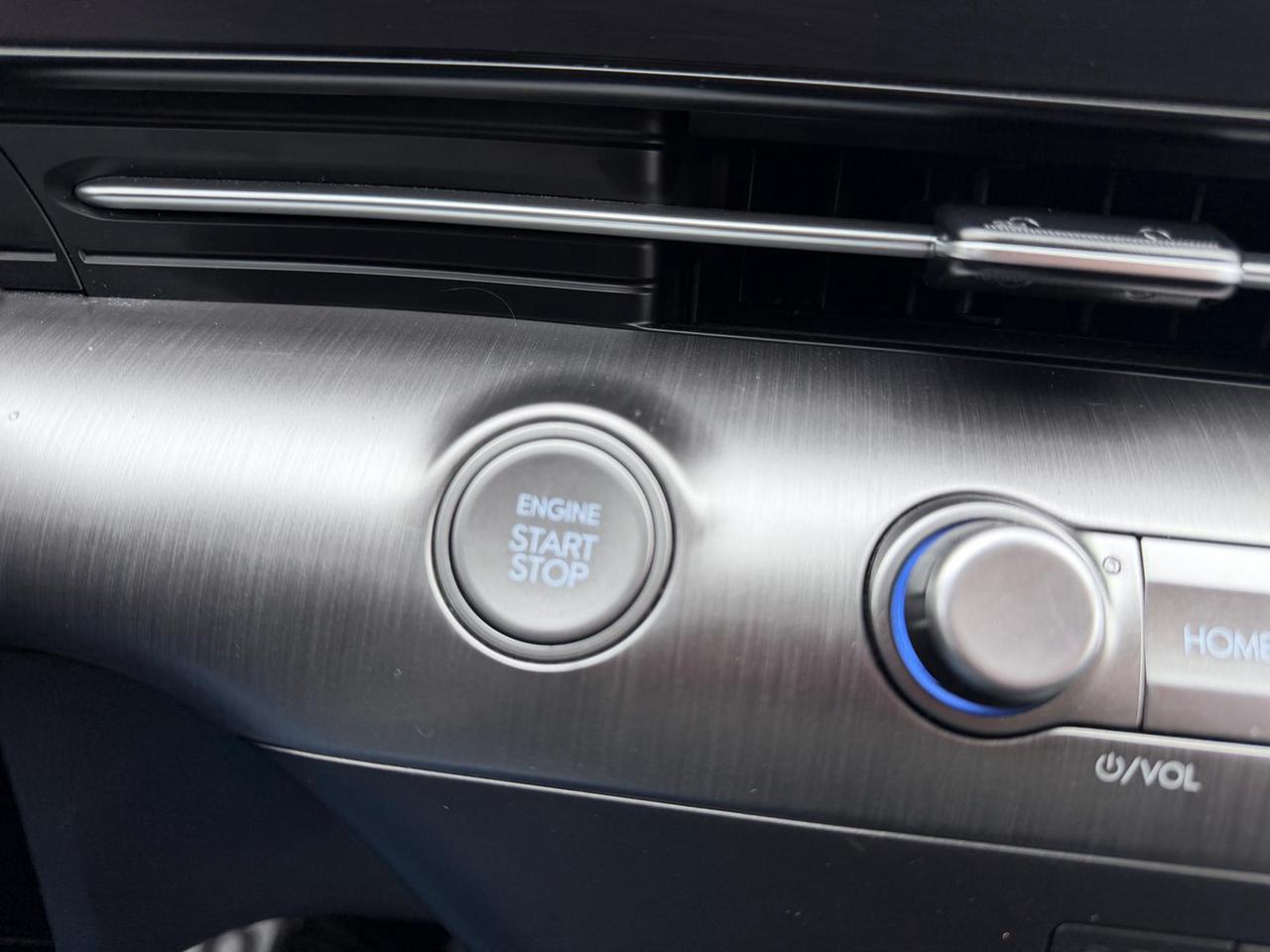 2025 Hyundai KONA SEL Photo