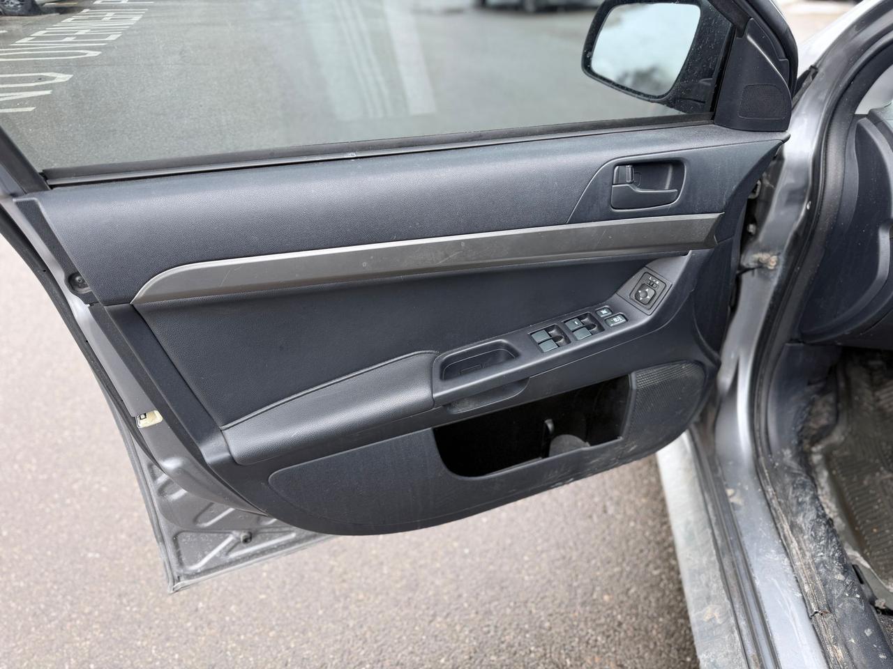 2012 Mitsubishi Lancer ES Photo