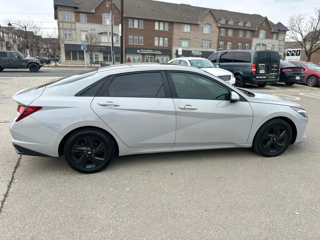 2022 Hyundai Elantra SEL Photo4