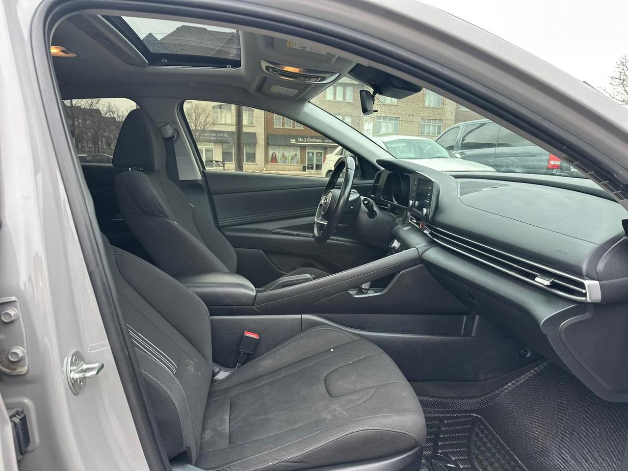 2022 Hyundai Elantra SEL Photo