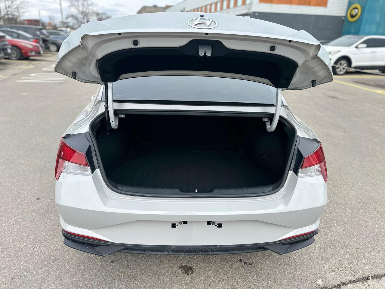 2022 Hyundai Elantra SEL Photo