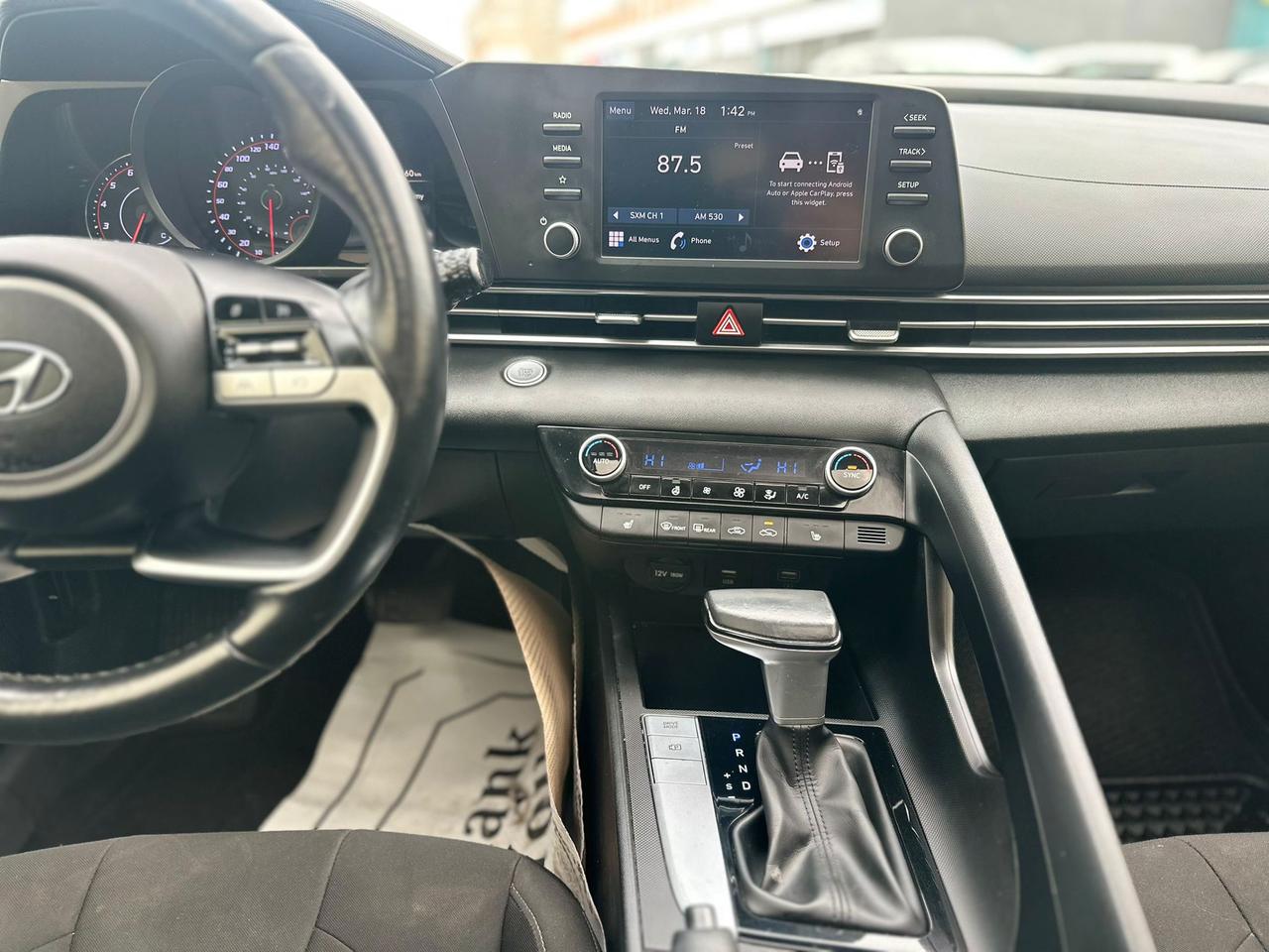 2022 Hyundai Elantra SEL Photo