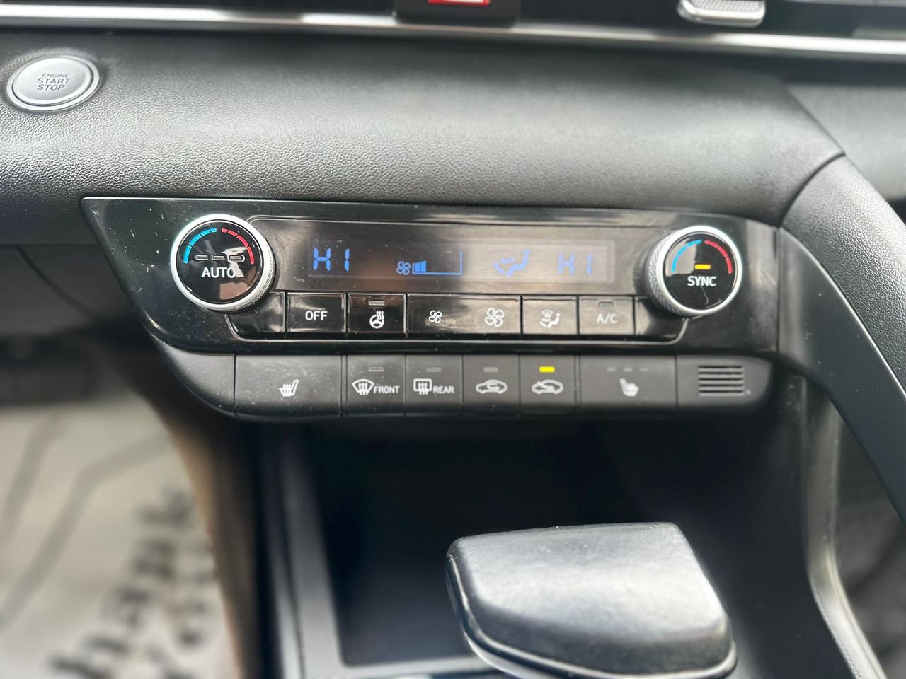 2022 Hyundai Elantra SEL Photo