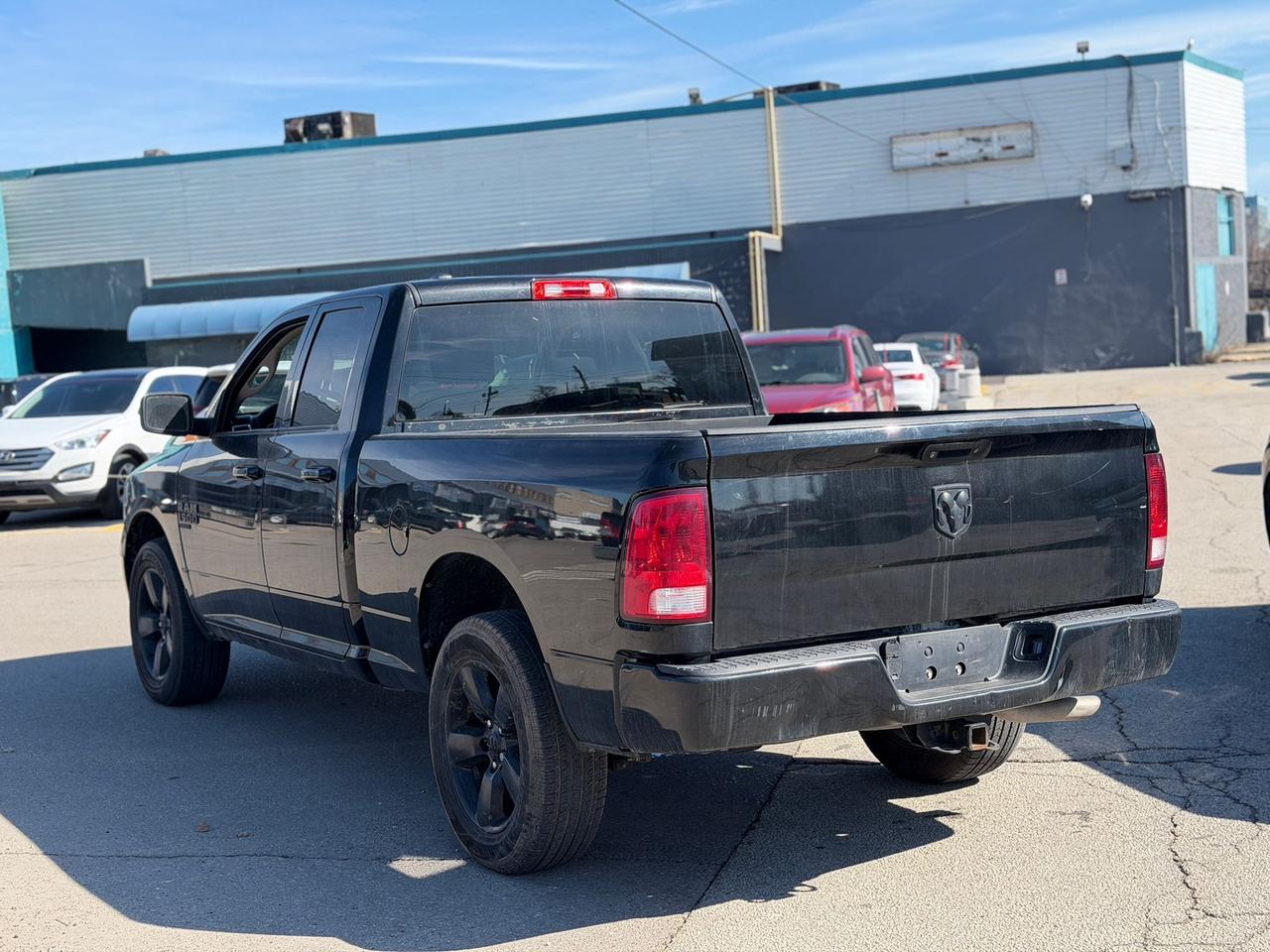 2021 RAM 1500 Classic WARLOCK Photo4