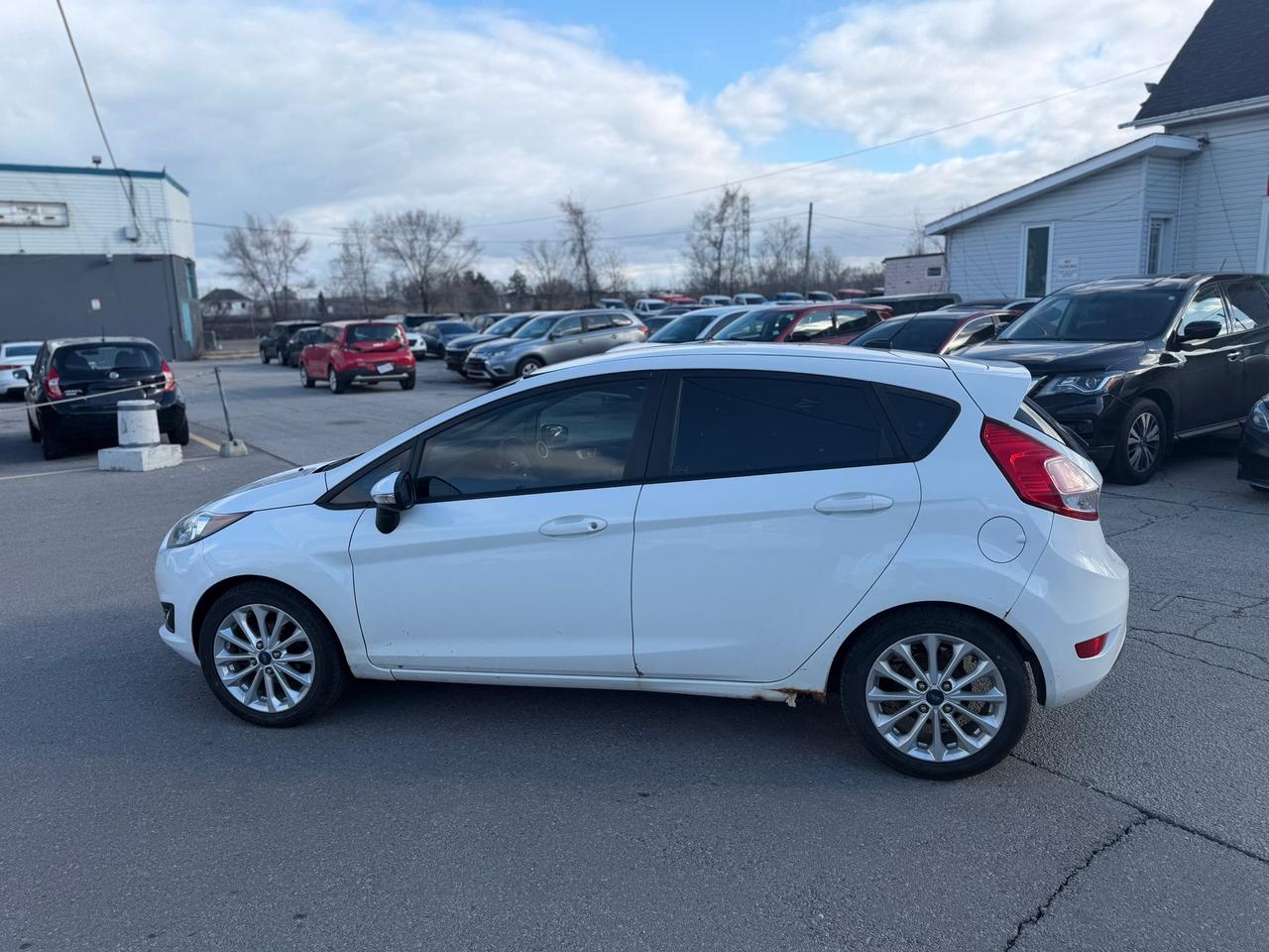 2014 Ford Fiesta SE Photo4