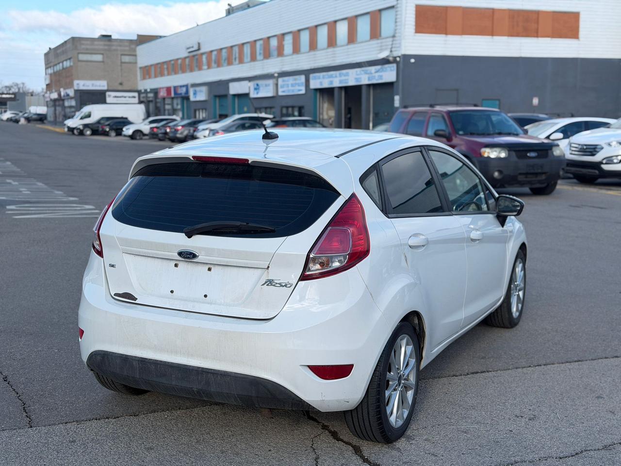 2014 Ford Fiesta SE Photo