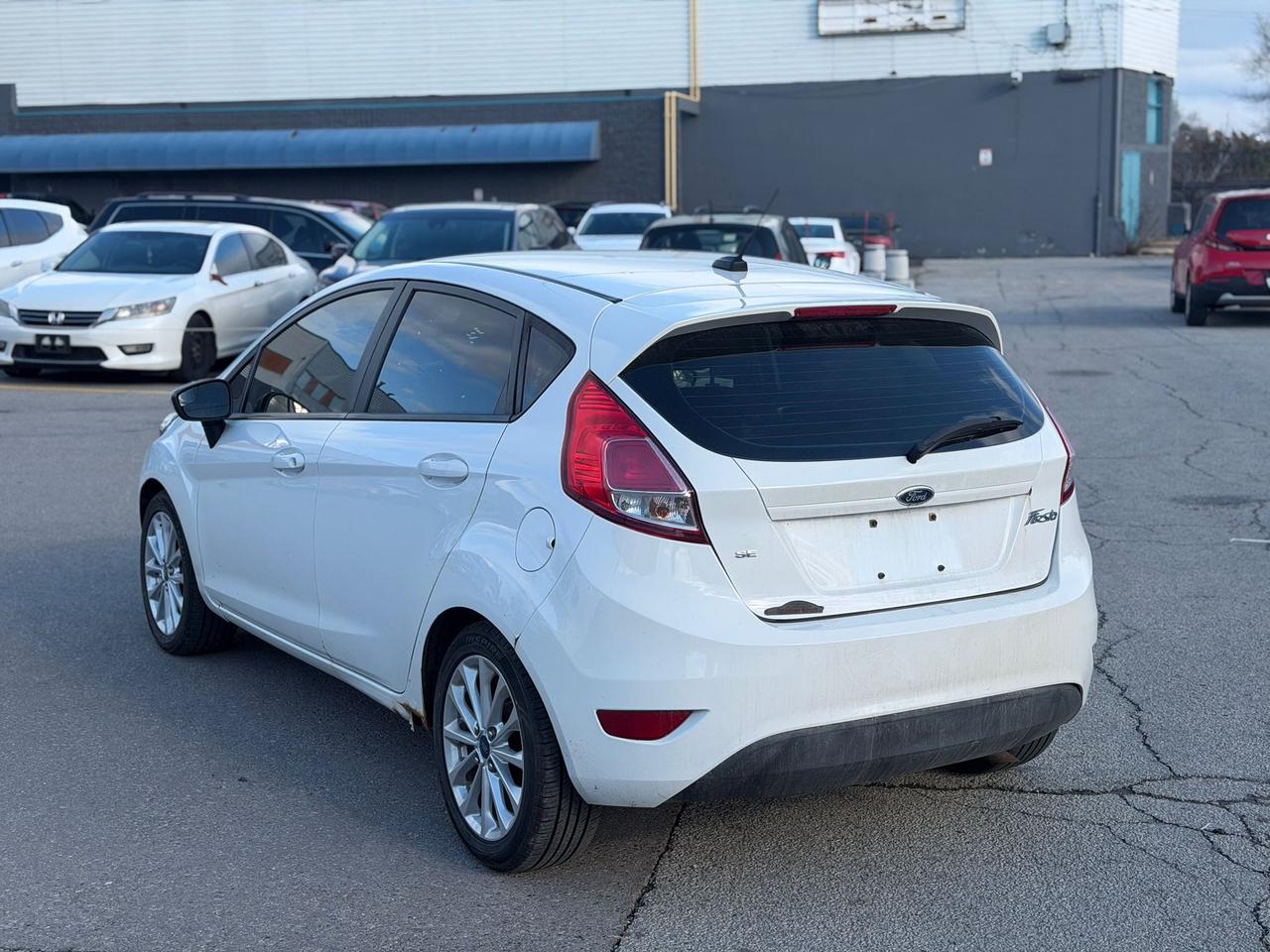 2014 Ford Fiesta SE Photo
