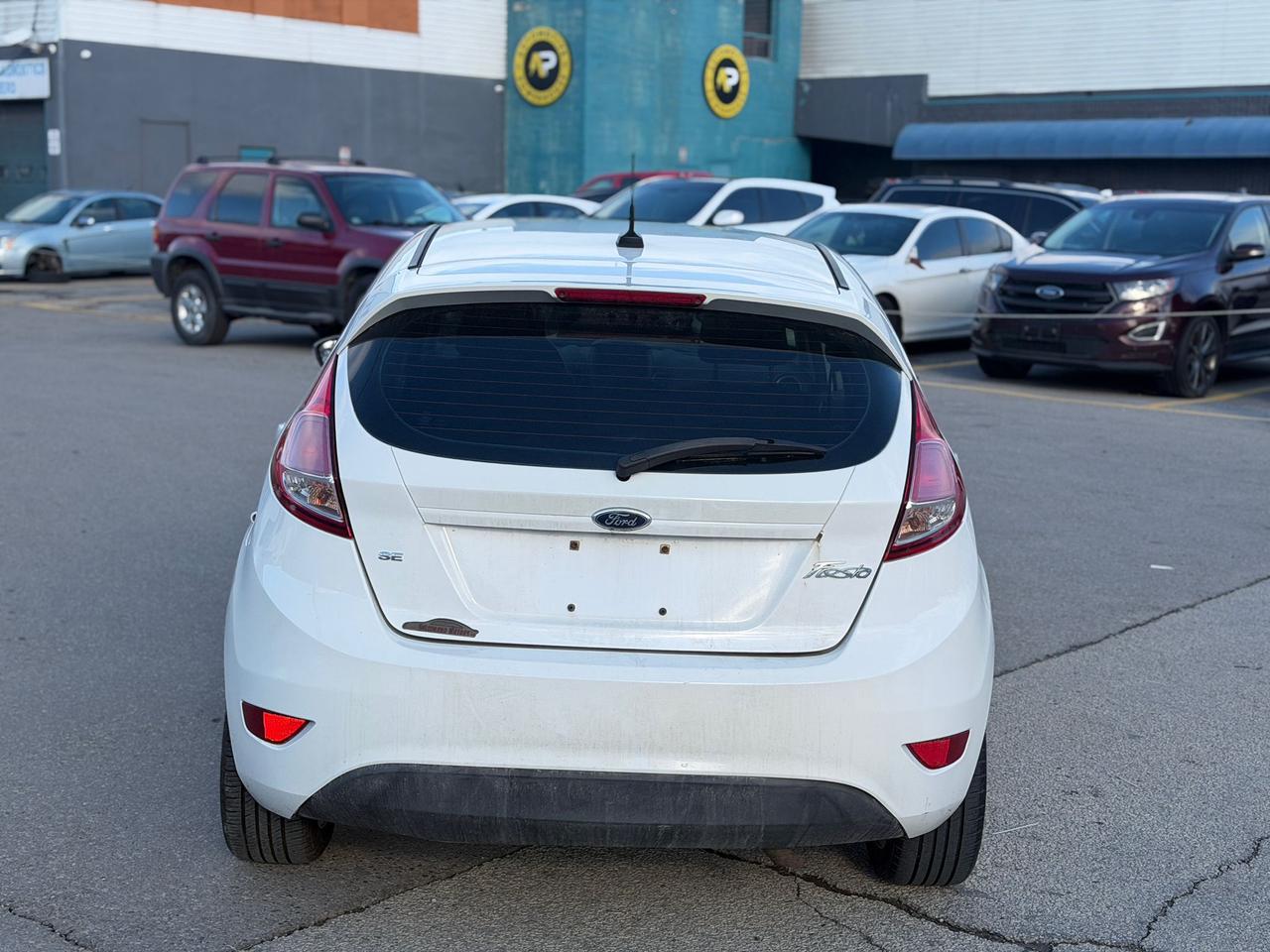 2014 Ford Fiesta SE Photo