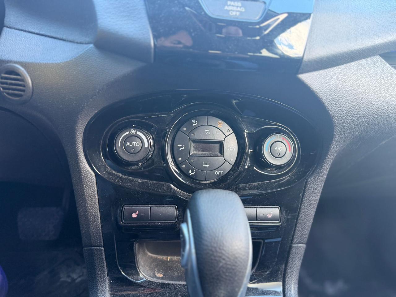 2014 Ford Fiesta SE Photo