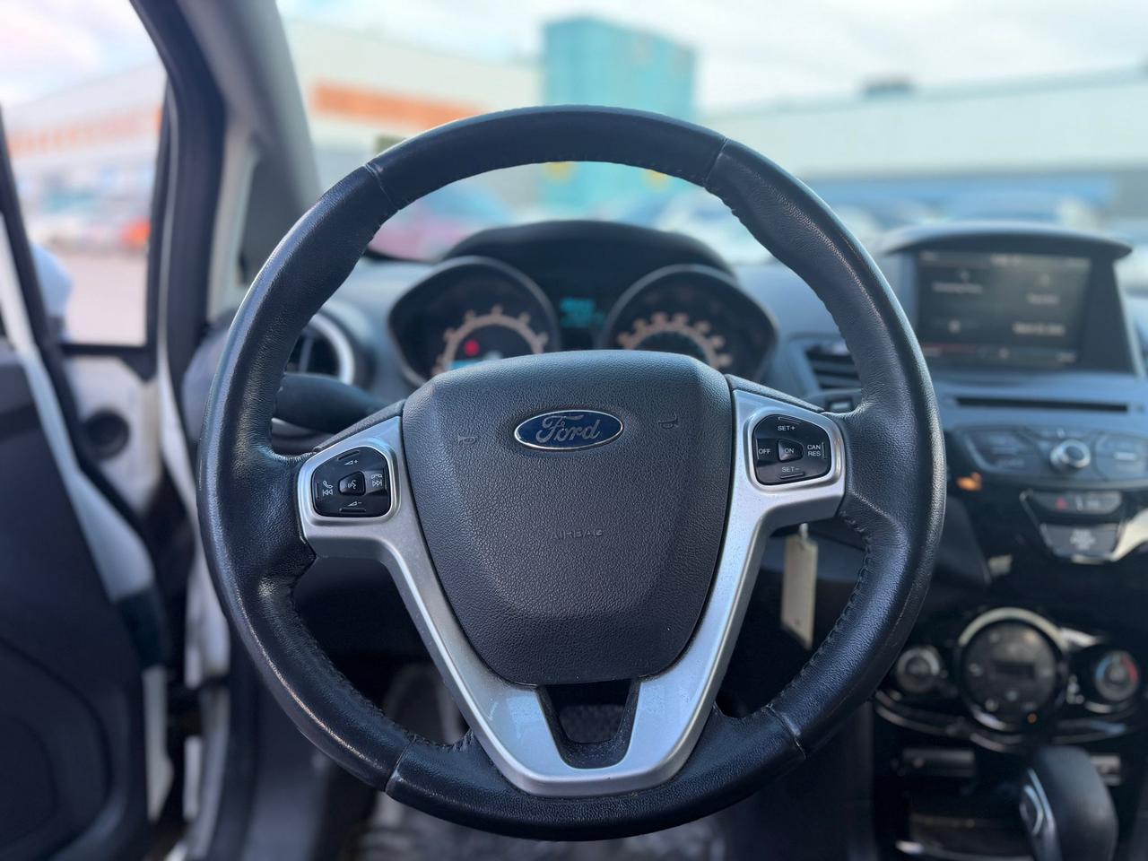 2014 Ford Fiesta SE Photo