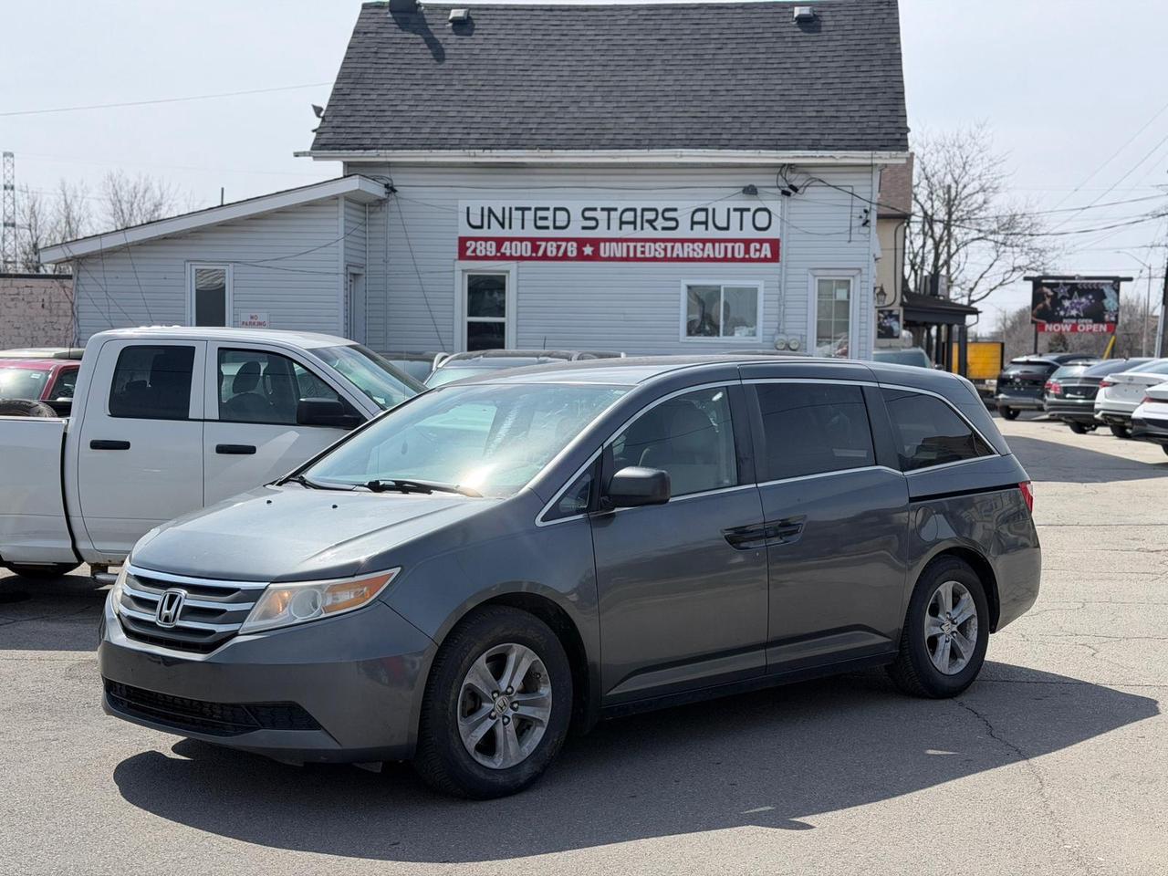 2011 Honda Odyssey LX Photo0