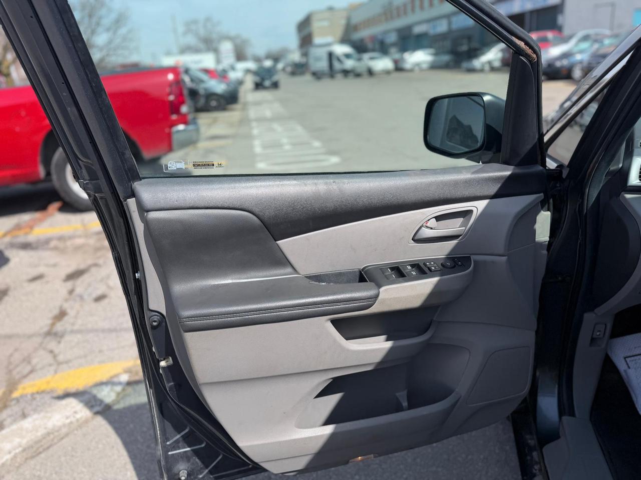 2011 Honda Odyssey LX Photo