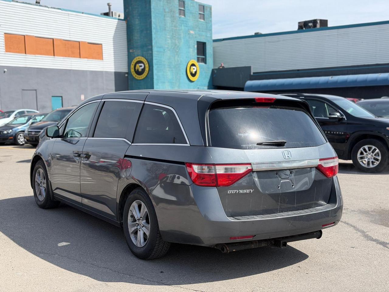 2011 Honda Odyssey LX Photo