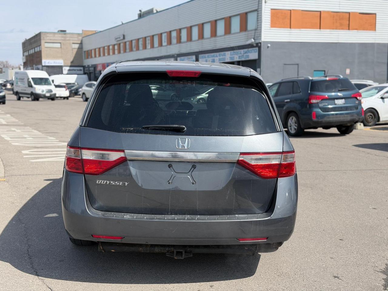 2011 Honda Odyssey LX Photo