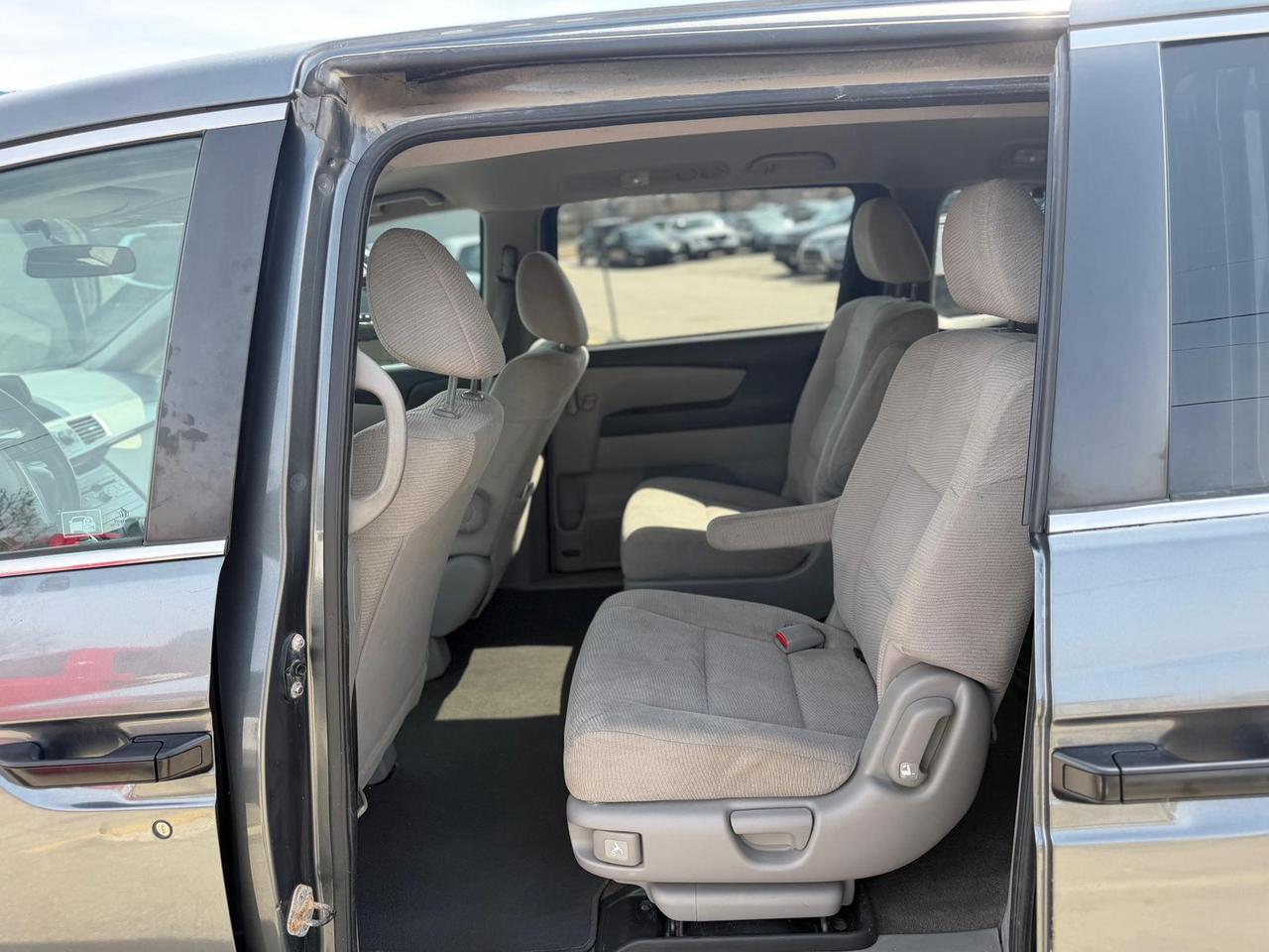 2011 Honda Odyssey LX Photo