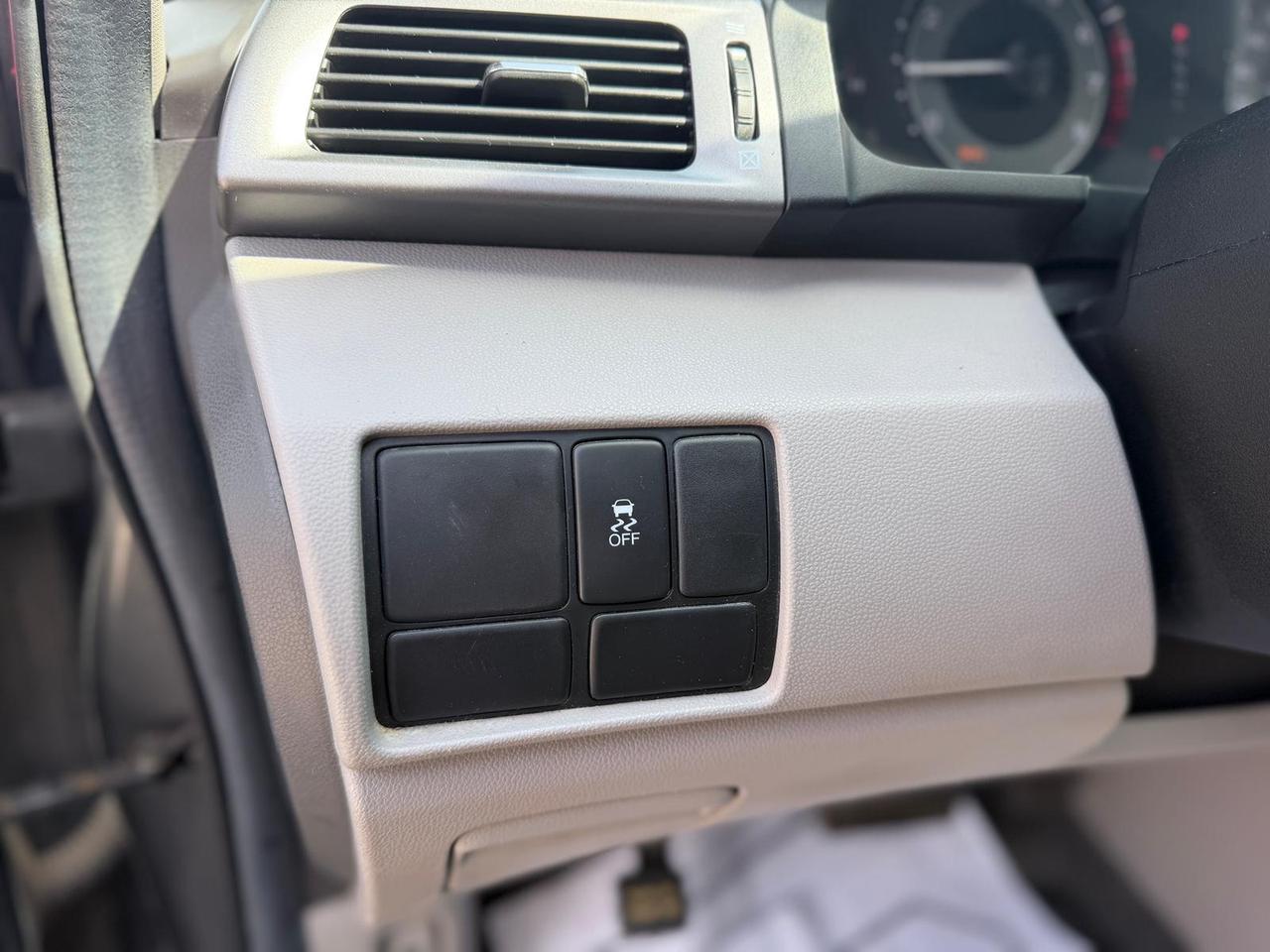 2011 Honda Odyssey LX Photo