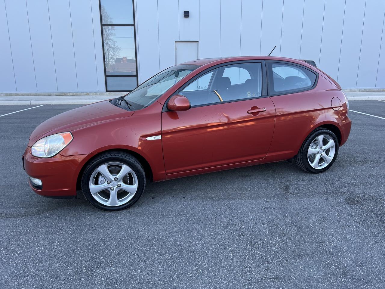 2007 Hyundai Accent SE Photo