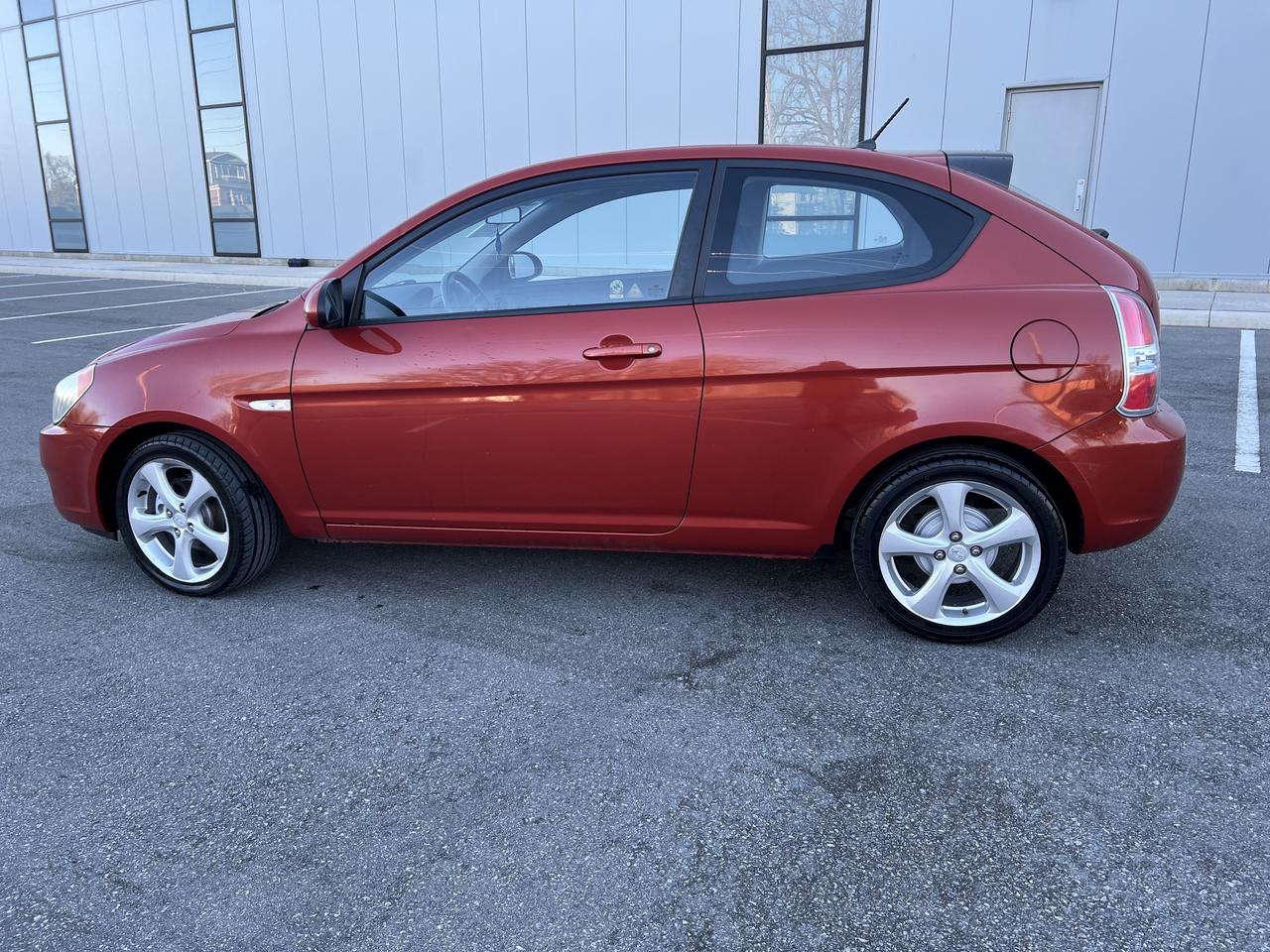 2007 Hyundai Accent SE Photo