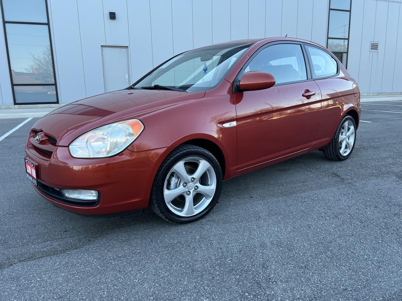 2007 Hyundai Accent SE Photo
