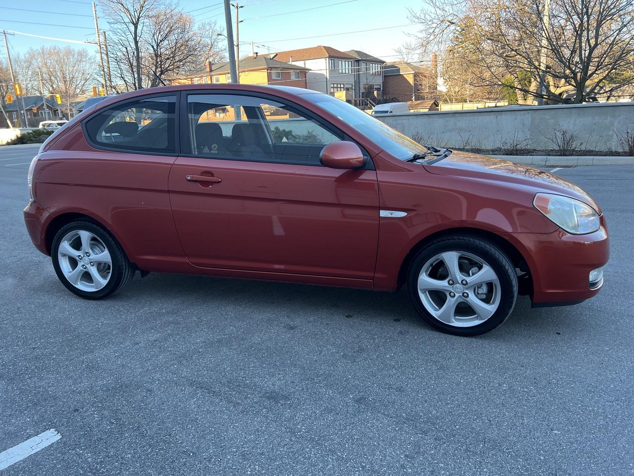 2007 Hyundai Accent SE Photo