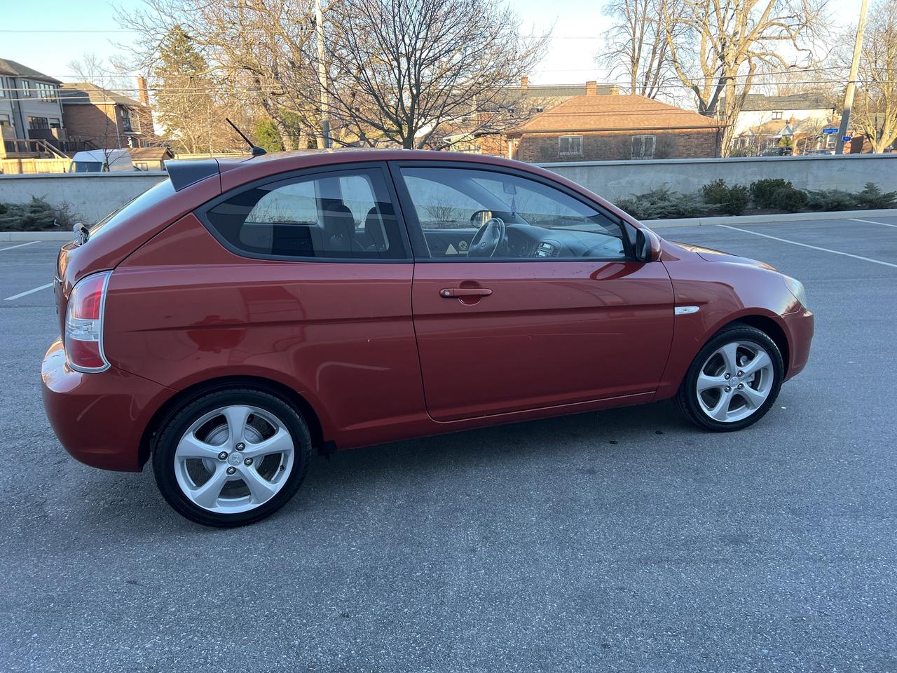 2007 Hyundai Accent SE Photo