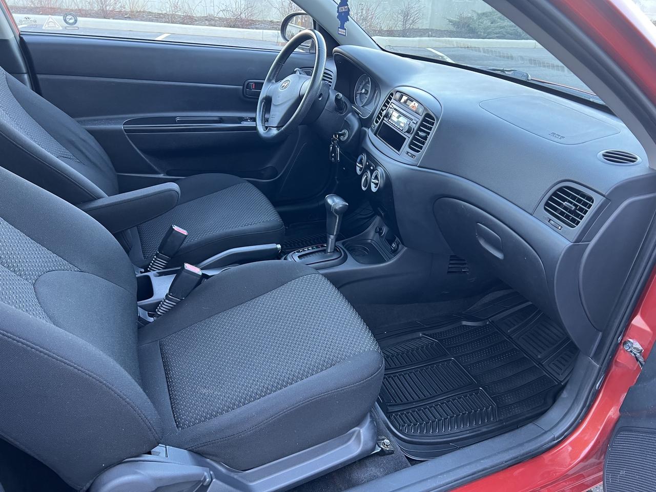 2007 Hyundai Accent SE Photo